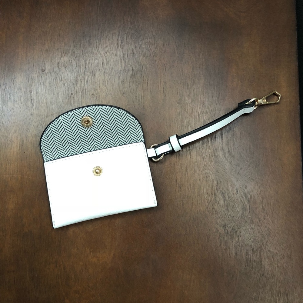 Keychain wallet or card holder